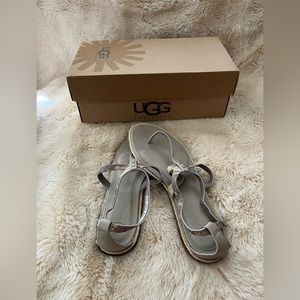 Women’s Ugg Leather Snake Flat Sandals Brand New In Box Taupe Size US 10